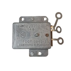   MTZ FESZÜLTSÉG SZABÁLYZÓ BEÉPÍTETT ALAPLAPPAL RÉGI TIP 12V