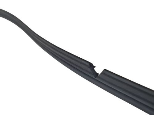 MTZ GUMIPROFIL HÁTSÓ MŰA SÁRVÉDŐHÖZ 112CM
